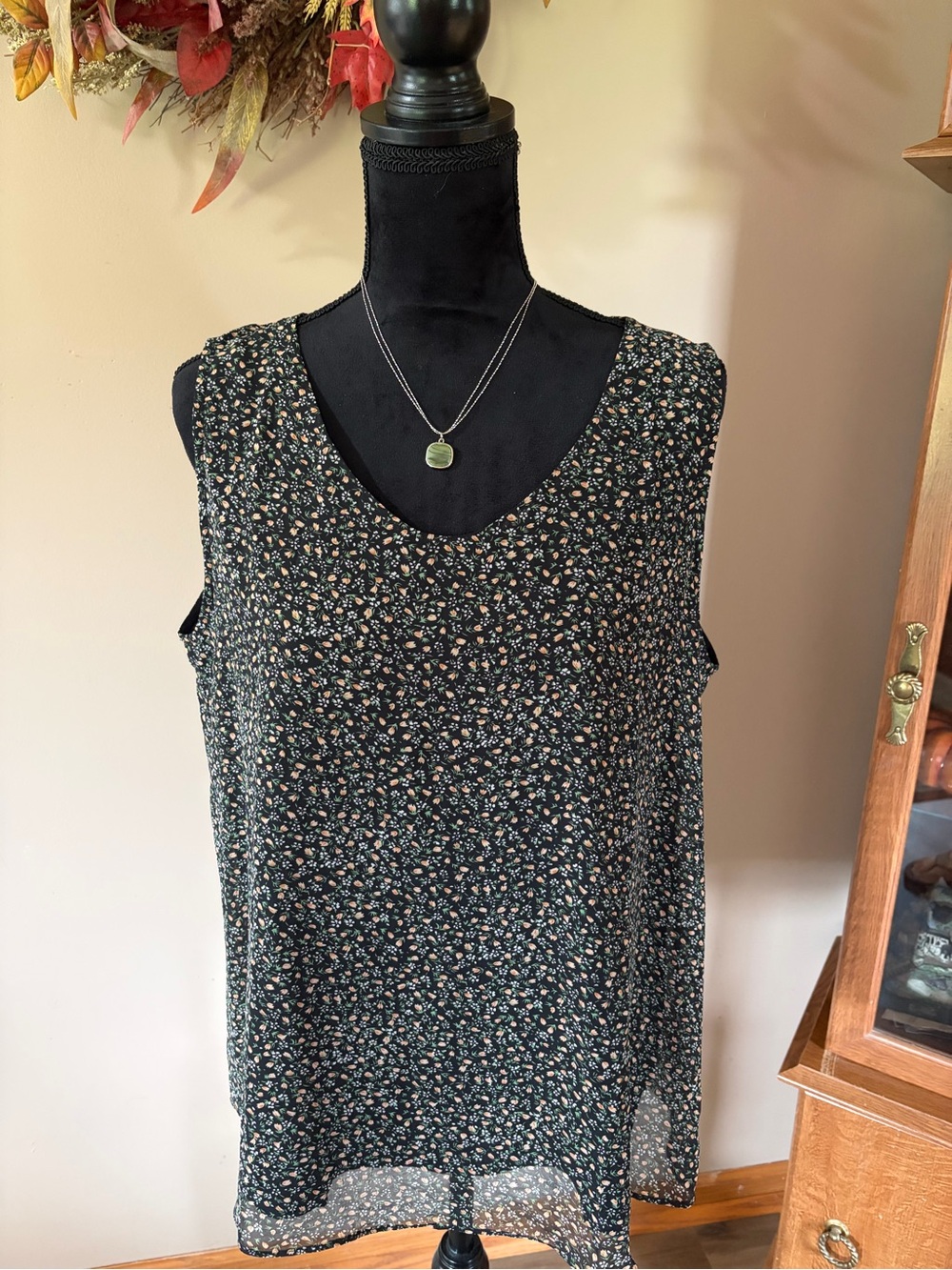 Black Floral V-Neck Sleeveless Camisole